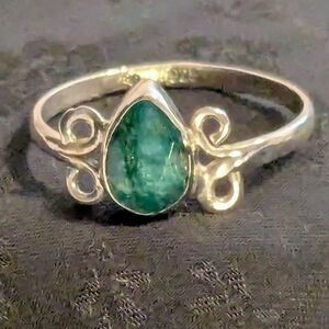 Solid 925 Sterling Silver Ring With A Genuine Natural Emerald Size 8.5